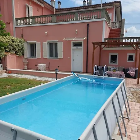 Campagna, Indipendente Con Giardino 500 Mq E Piscina Privati בית נופש