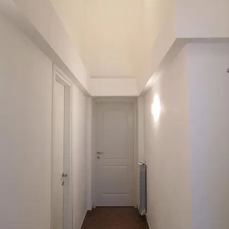 Campagna, Indipendente Con Giardino 500 Mq E Piscina Privati אמפולי