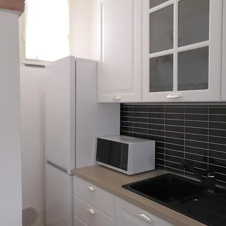 Campagna, Indipendente Con Giardino 500 Mq E Piscina Privati בית נופש *