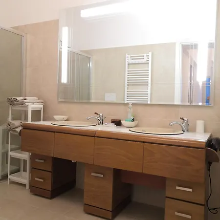 Campagna, Indipendente Con Giardino 500 Mq E Piscina Privati *